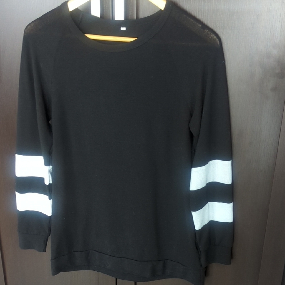 Black & White Women's Sweater - Size Small Good Condition - Picture 2 of 4